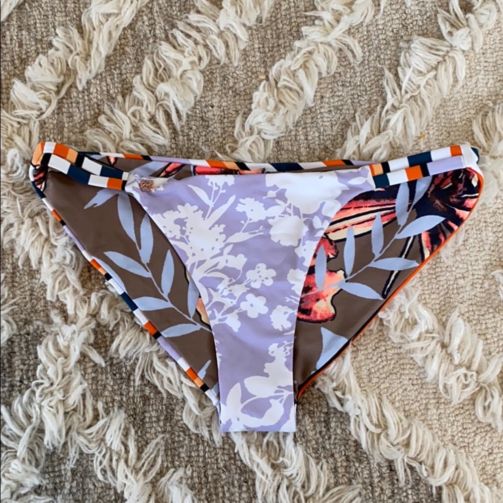 Maaji scape of love bikini bottoms. Size large